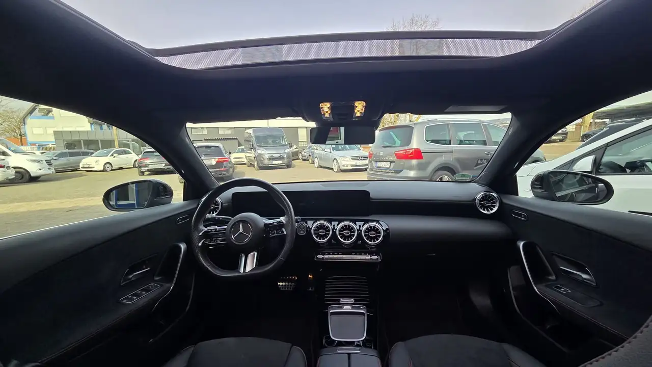 Mercedes-Benz A 220 A 220 4Matic Panorama Standheizung AMG — Vehicle gallery 5