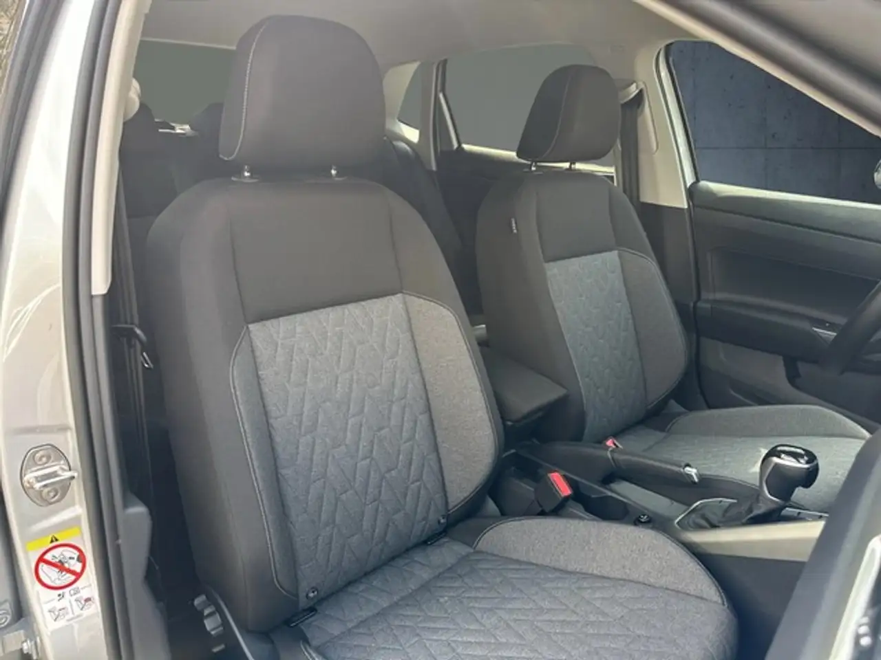 Volkswagen Polo Move 1.0 l TSI DSG Navi Rückfahrkamera Einparkh... — معرض صور السيارة 5