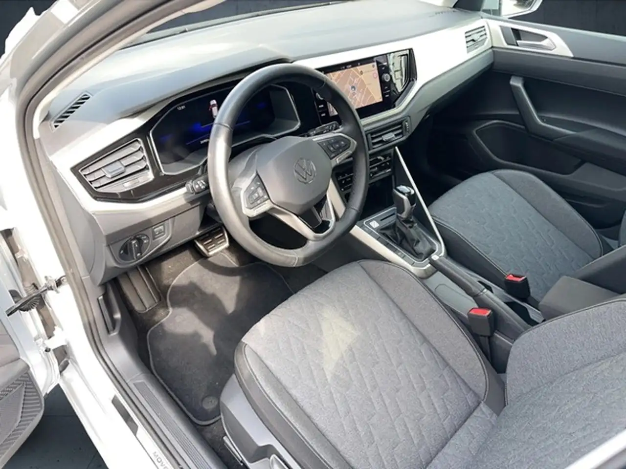 Volkswagen Polo Move 1.0 l TSI DSG Navi Rückfahrkamera Einparkh... — معرض صور السيارة 3