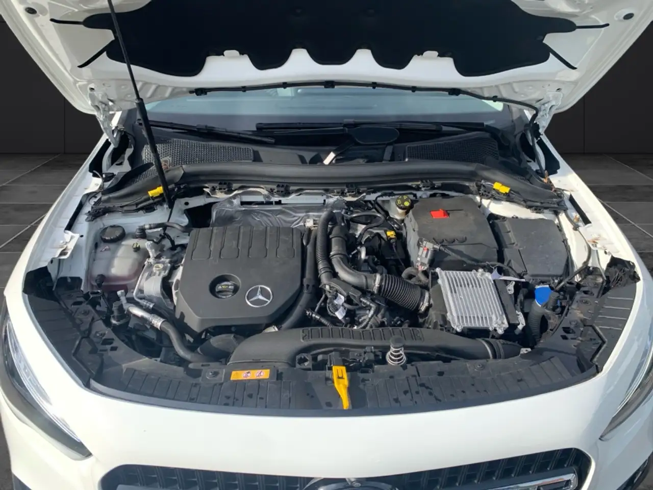 Mercedes-Benz GLA 180 Progressive*Panormadach — Vehicle gallery 20