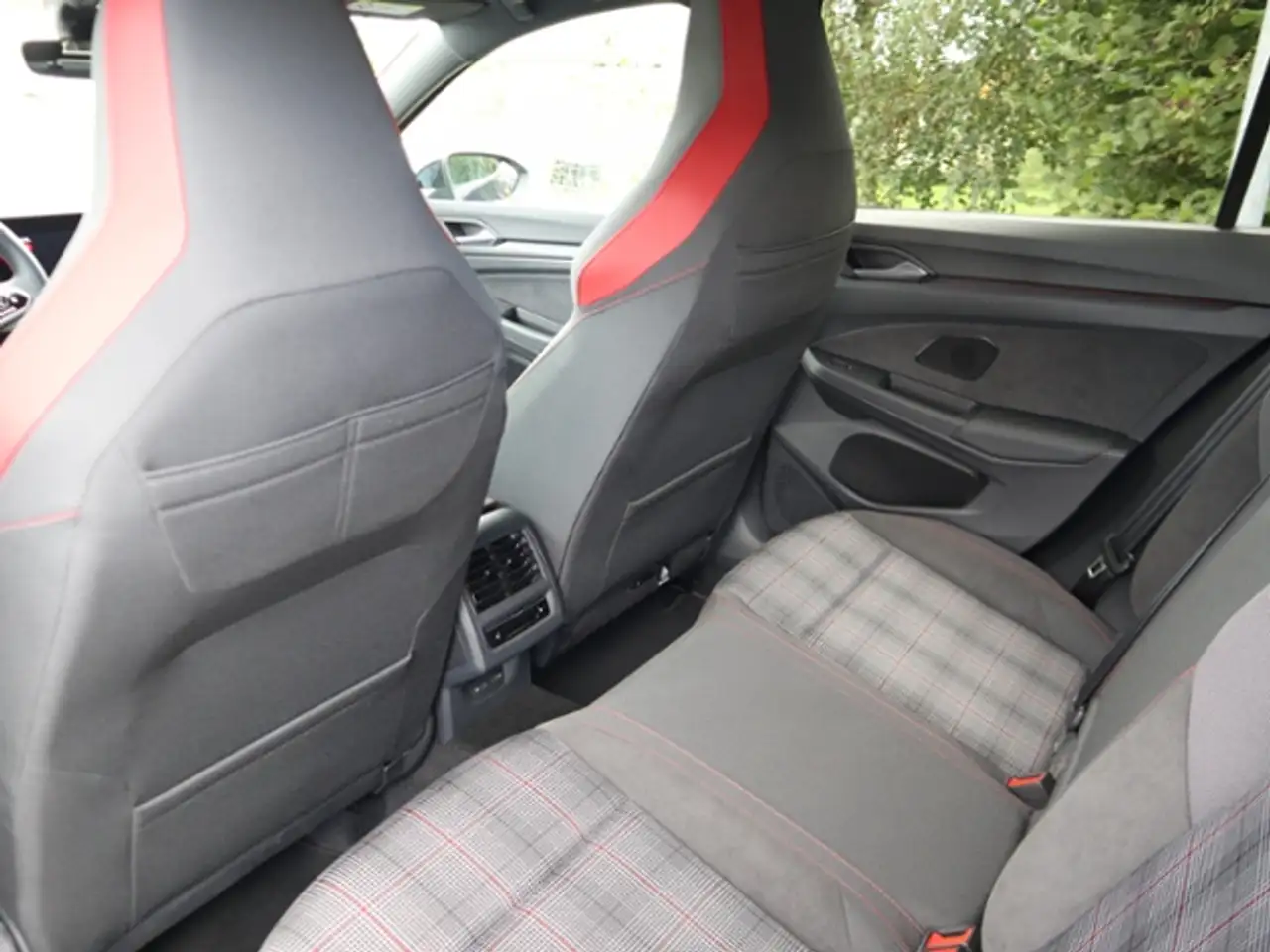 Volkswagen Golf VIII GTI 2.0 TSI DSG H+K/STANDHZG — Vehicle gallery 10