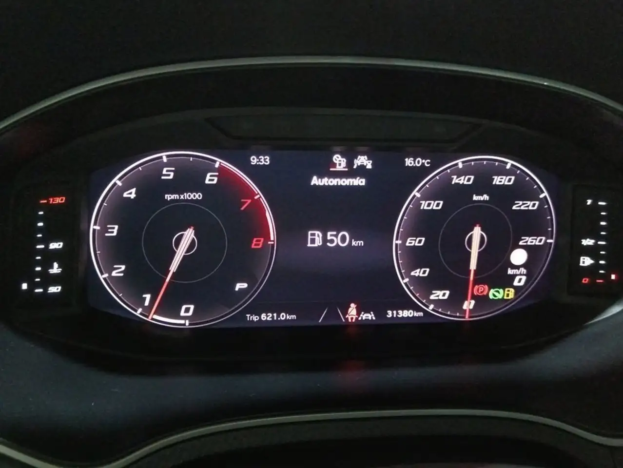 SEAT Arona 1.5 TSI S&S FR DSG7 XM 150 — معرض صور السيارة 14