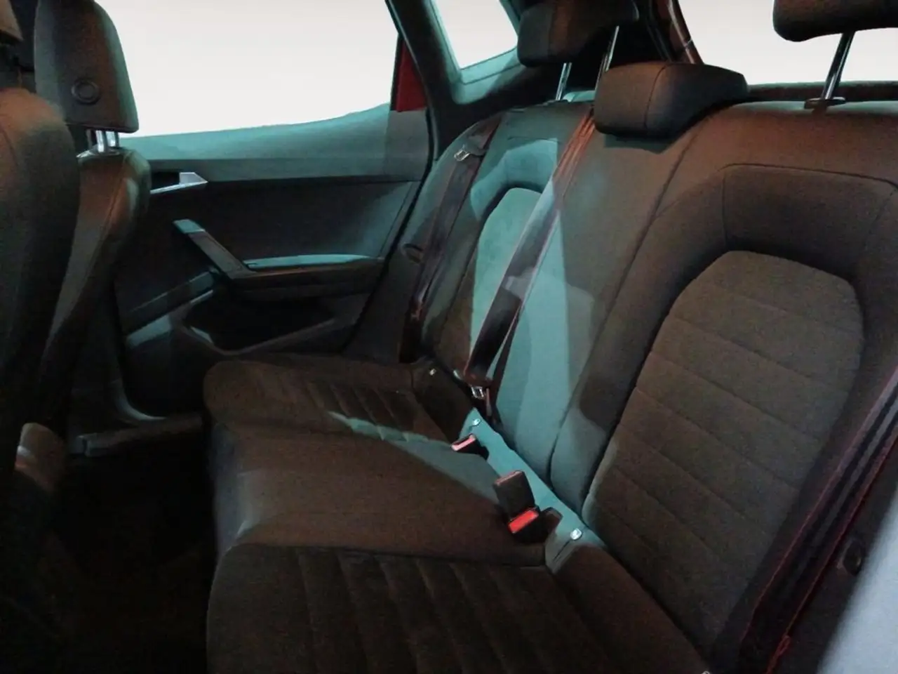 SEAT Arona 1.5 TSI S&S FR DSG7 XM 150 — معرض صور السيارة 8