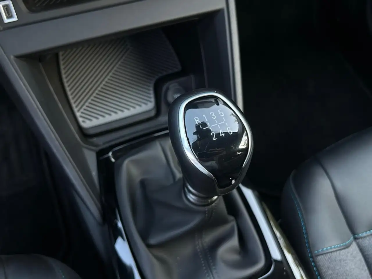 Citroen C4 1.2 PureTech Plus S&S 130 — Vehicle gallery 18