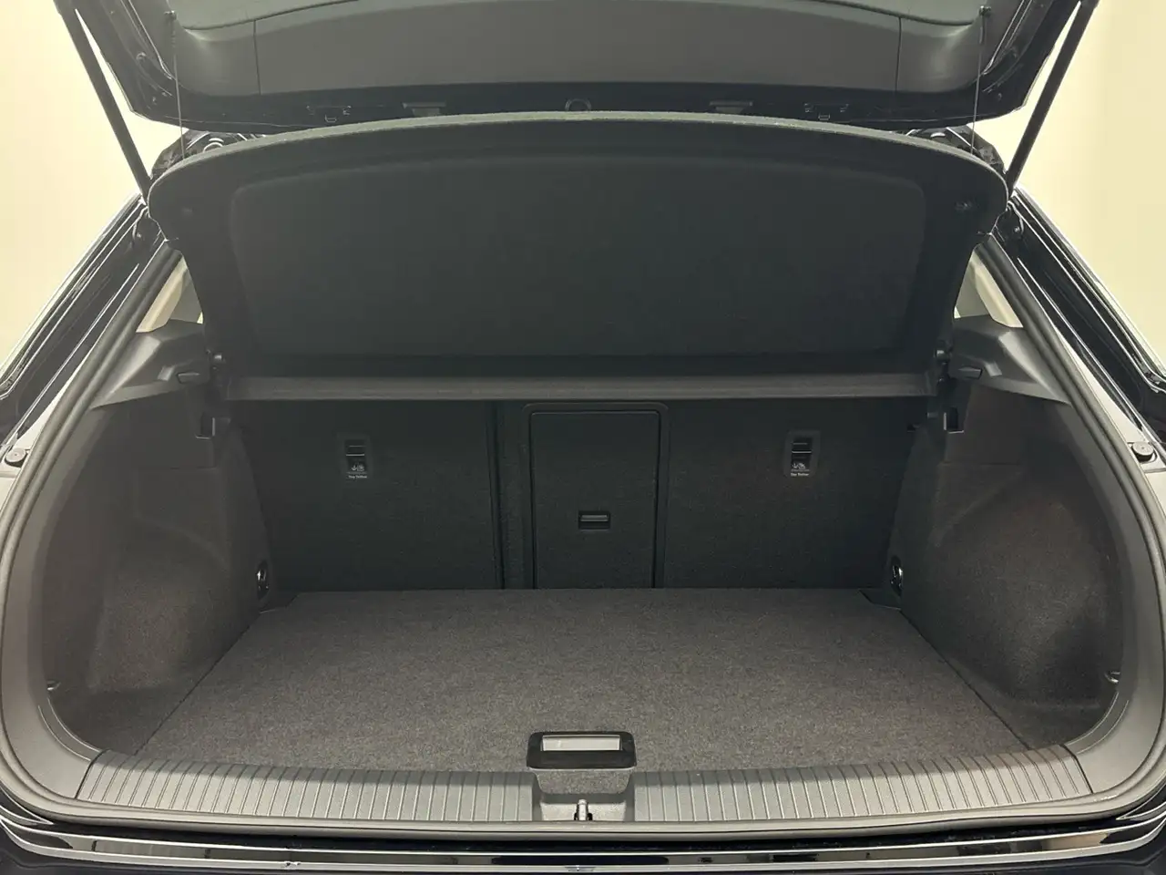 Volkswagen T-Roc Style 1.5 TSI DSG CarPlay LED ACC Sitzhzg. — Galerie du véhicule 13