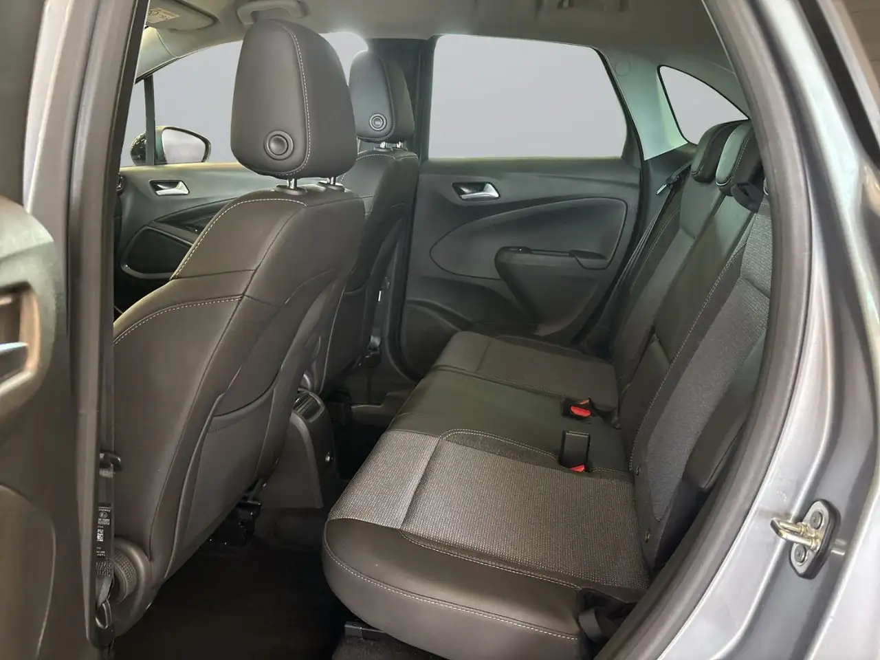 Opel Crossland 1.2 Turbo ELEGANCE LED+Navi+2xKlima+LM — Galería del vehículo 11