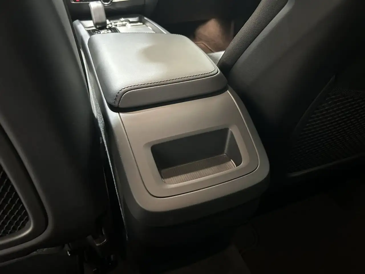 Volvo XC60 B4 Core FWD Aut. — معرض صور السيارة 16