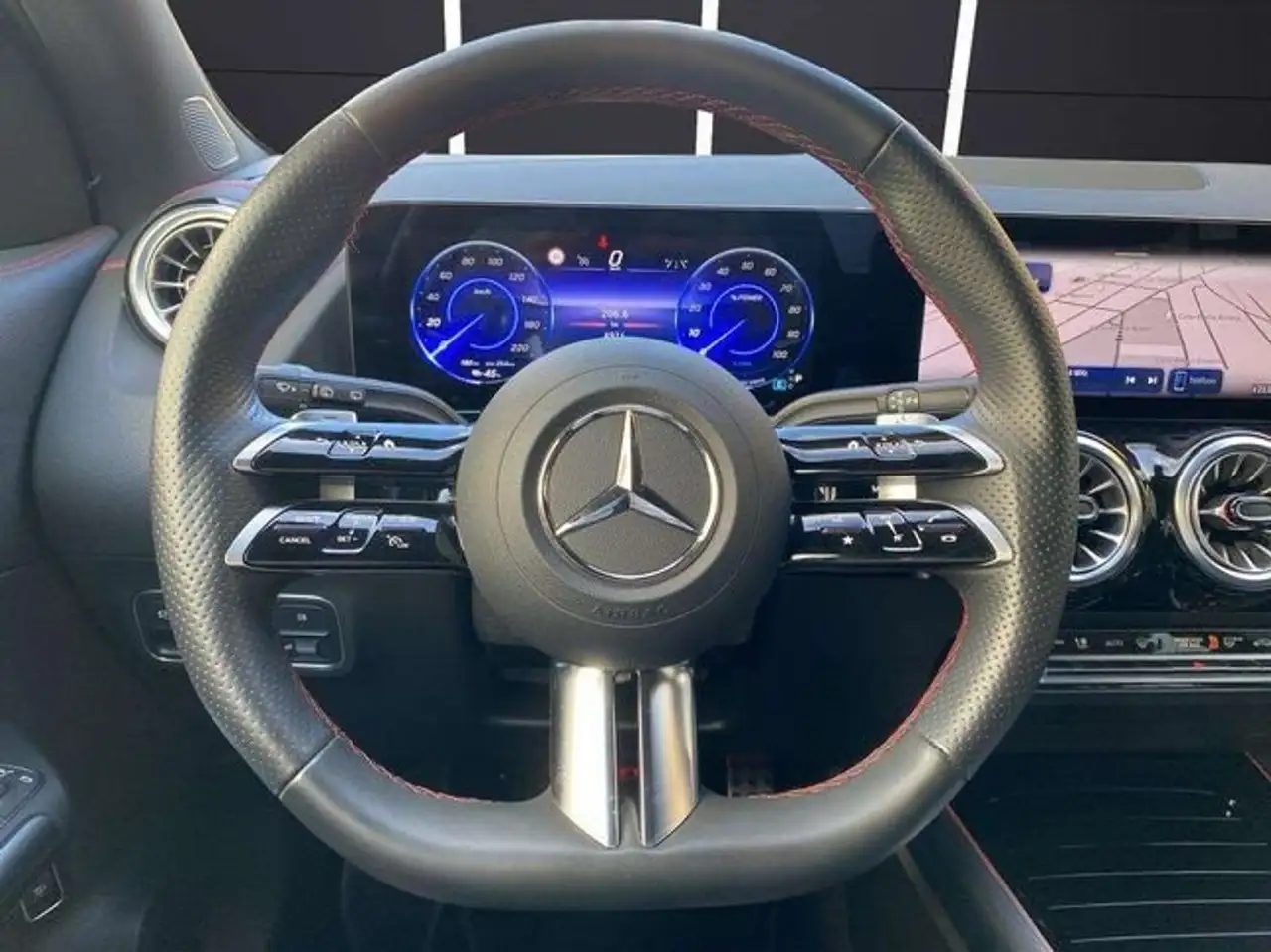 Mercedes-Benz EQA 250+ AMG — Galería del vehículo 11