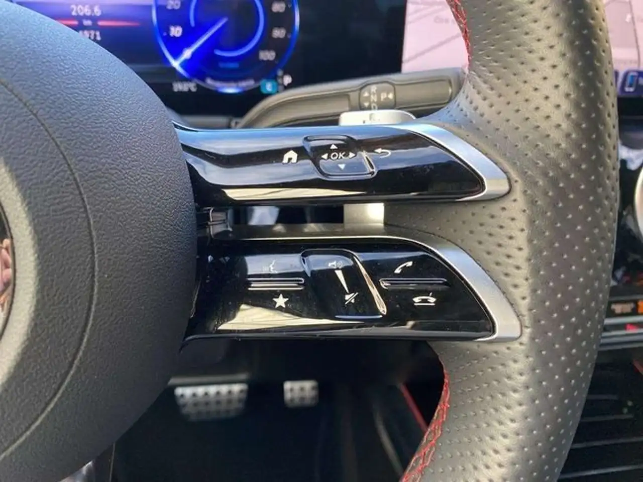 Mercedes-Benz EQA 250+ AMG — Galería del vehículo 12