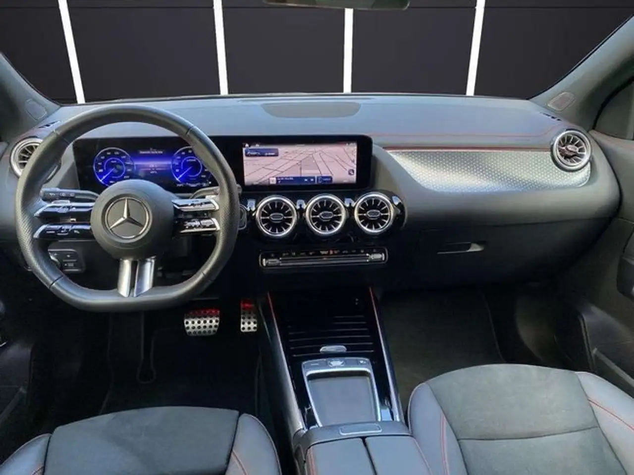 Mercedes-Benz EQA 250+ AMG — Galería del vehículo 10