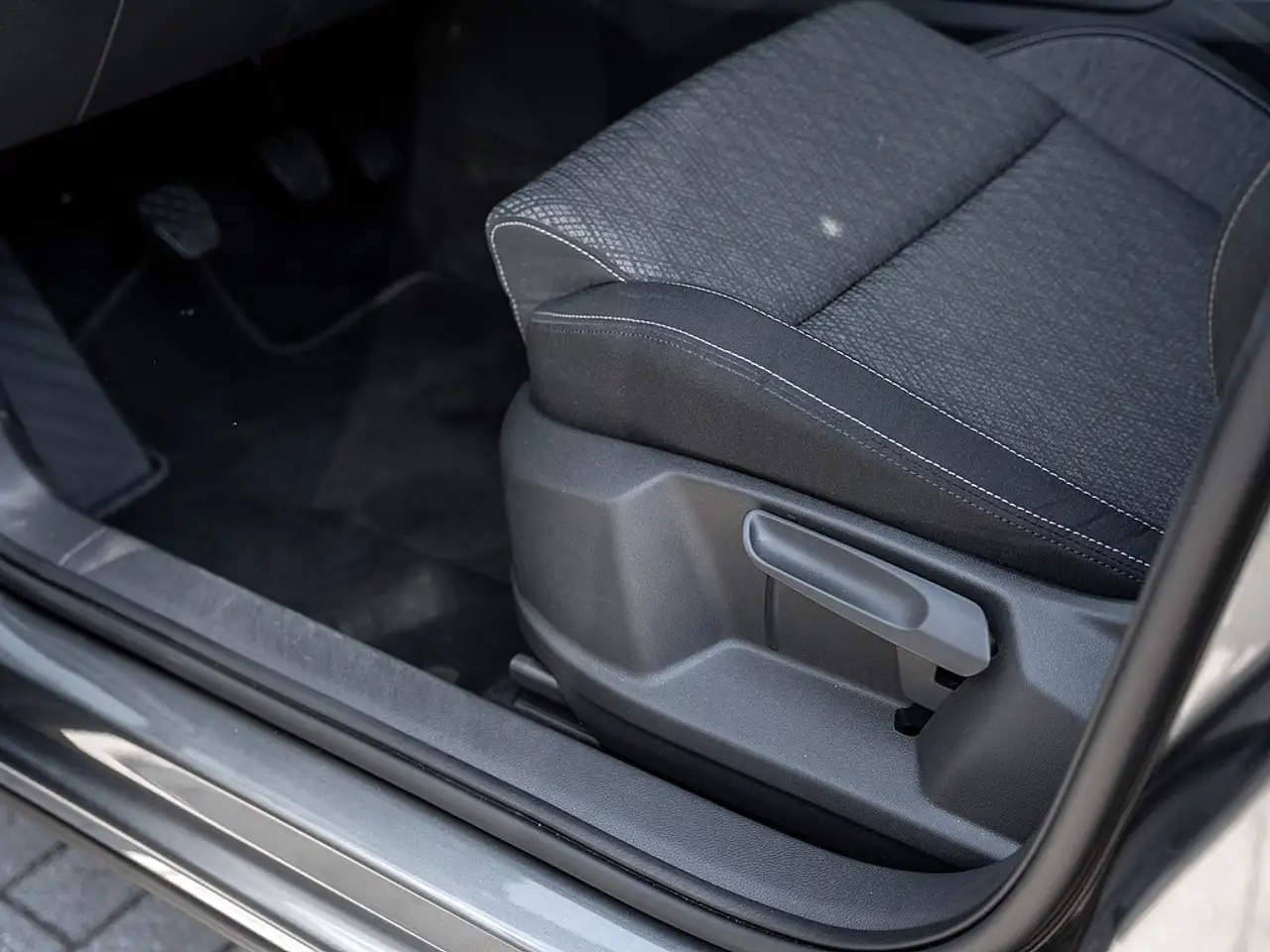 Skoda Karoq 1.5 TSI Style NAVI MATRIX ACC KAM SHZ — Galería del vehículo 15