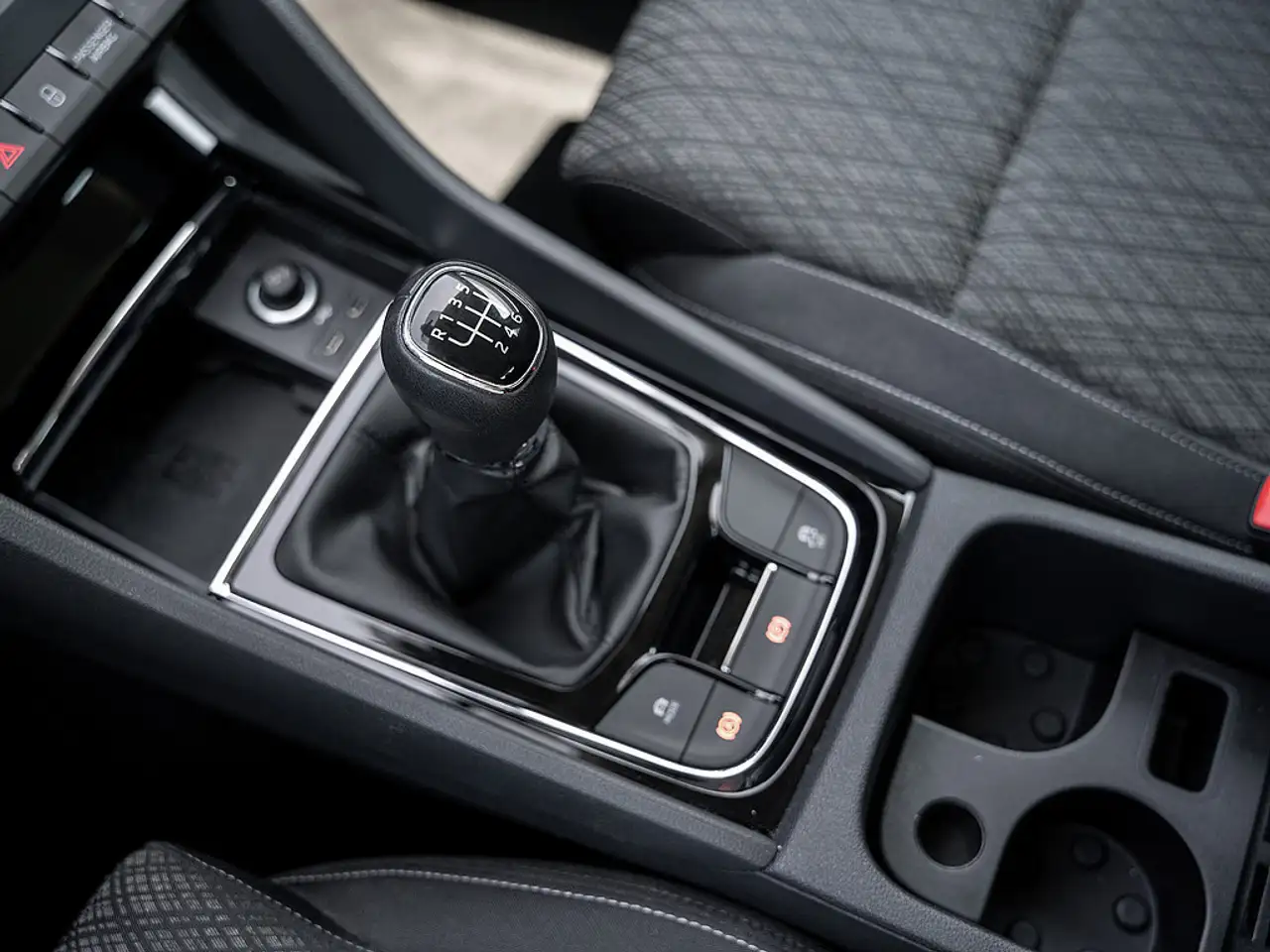 Skoda Karoq 1.5 TSI Style NAVI MATRIX ACC KAM SHZ — Galería del vehículo 10