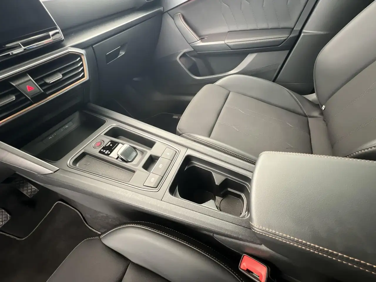 CUPRA Formentor Basis 1.5 TSI*PDC*ACC*SHZ*uvm — Vehicle gallery 14