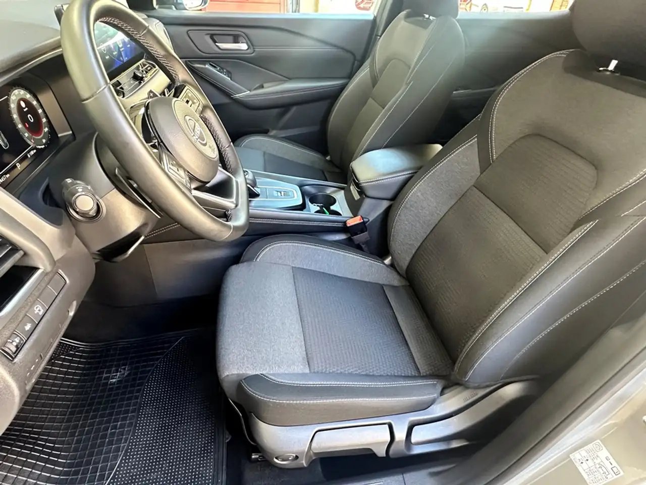 Nissan Qashqai 1.3 DIG-T mHEV 12V N-Connecta 4x2 Aut. 117kW — Vehicle gallery 12