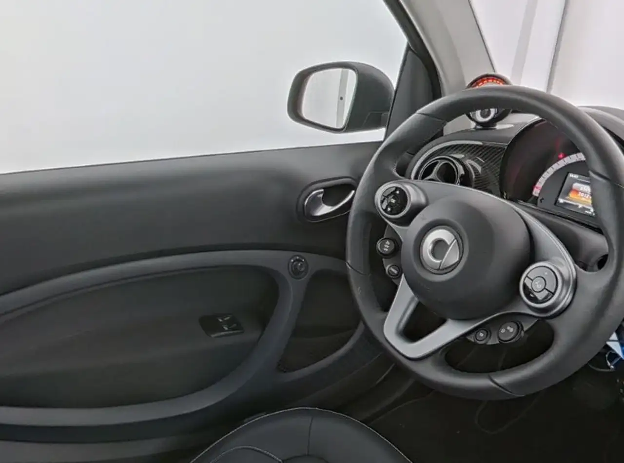 smart forTwo EQ coupe prime ADVANCED|22kW|WINTER|MEDIA — Galerie du véhicule 10