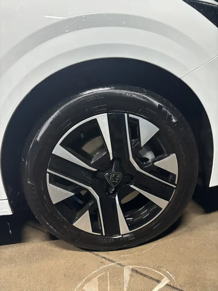 Peugeot 208 Allure Hybrid 100 e-DCS6 — معرض صور السيارة 19