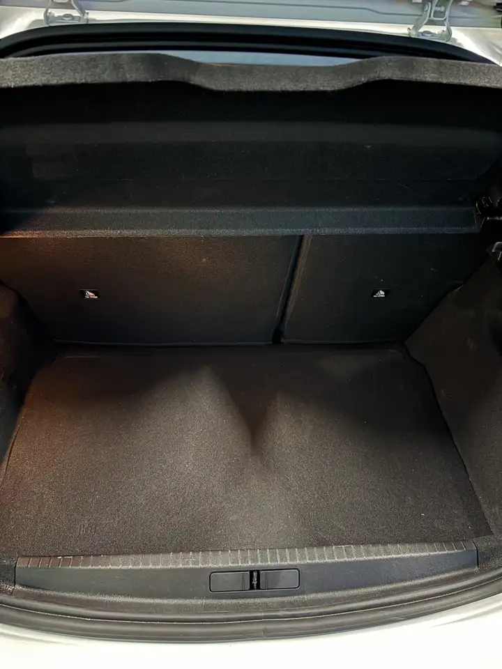 Peugeot 208 Allure Hybrid 100 e-DCS6 — معرض صور السيارة 7