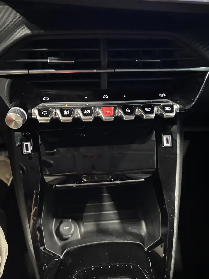 Peugeot 208 Allure Hybrid 100 e-DCS6 — معرض صور السيارة 13