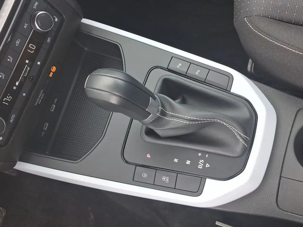 SEAT Arona 1.0 TSI DSG STYLE KAMERA LED PARKLENK — Galería del vehículo 11