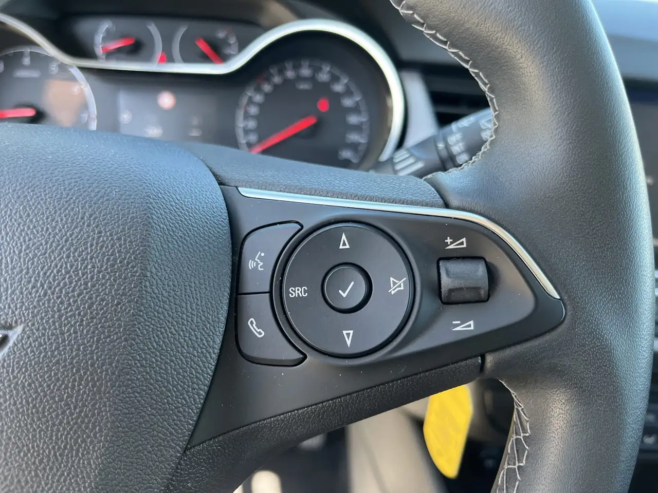 Opel Crossland 1.2 Turbo Enjoy LED+Navi+Fernlichtass. — معرض صور السيارة 16