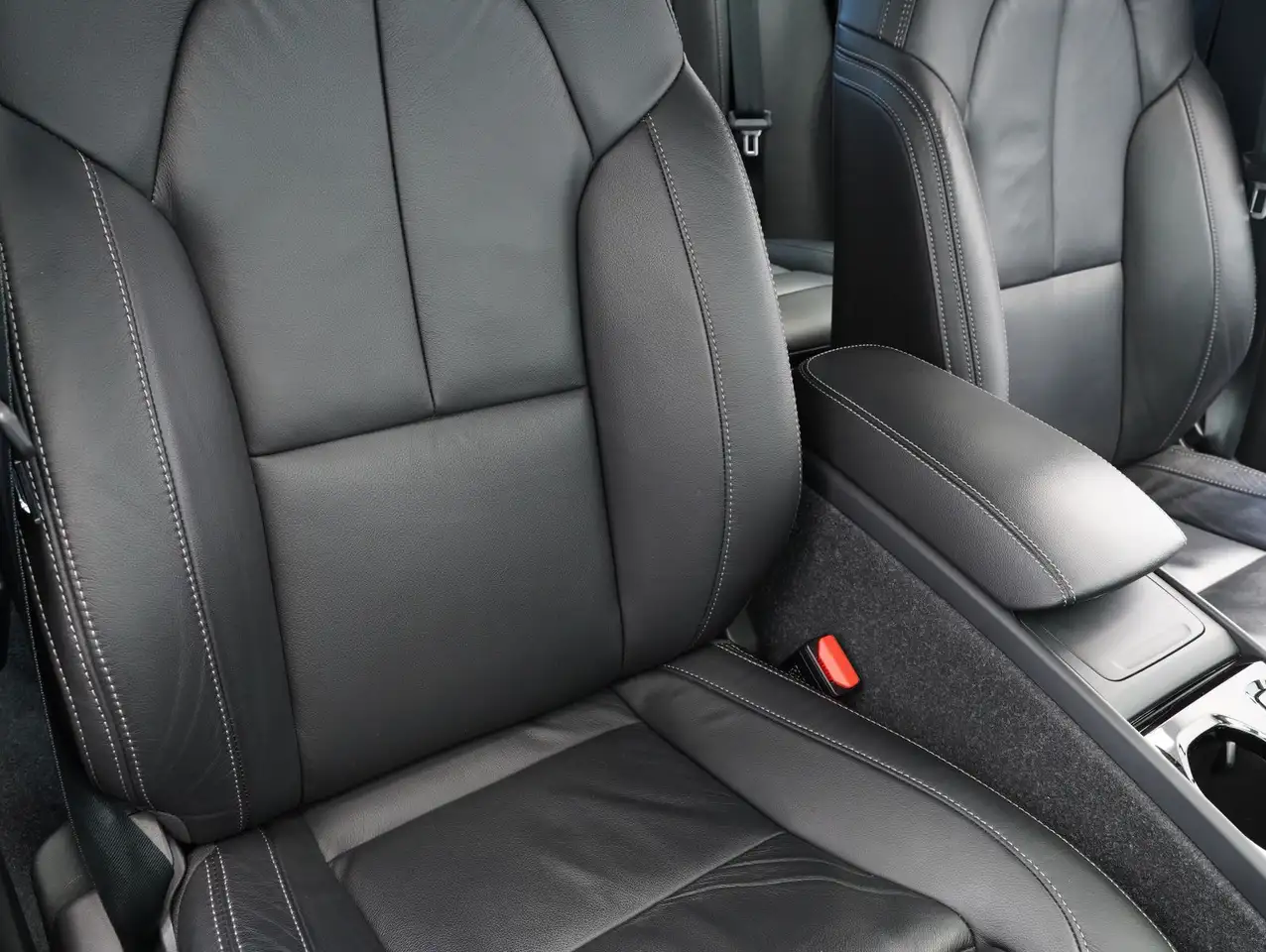 Volvo XC40 B4 B Plus Dark LEDER/NAVI/GOOGLE/LED — Galerie du véhicule 10