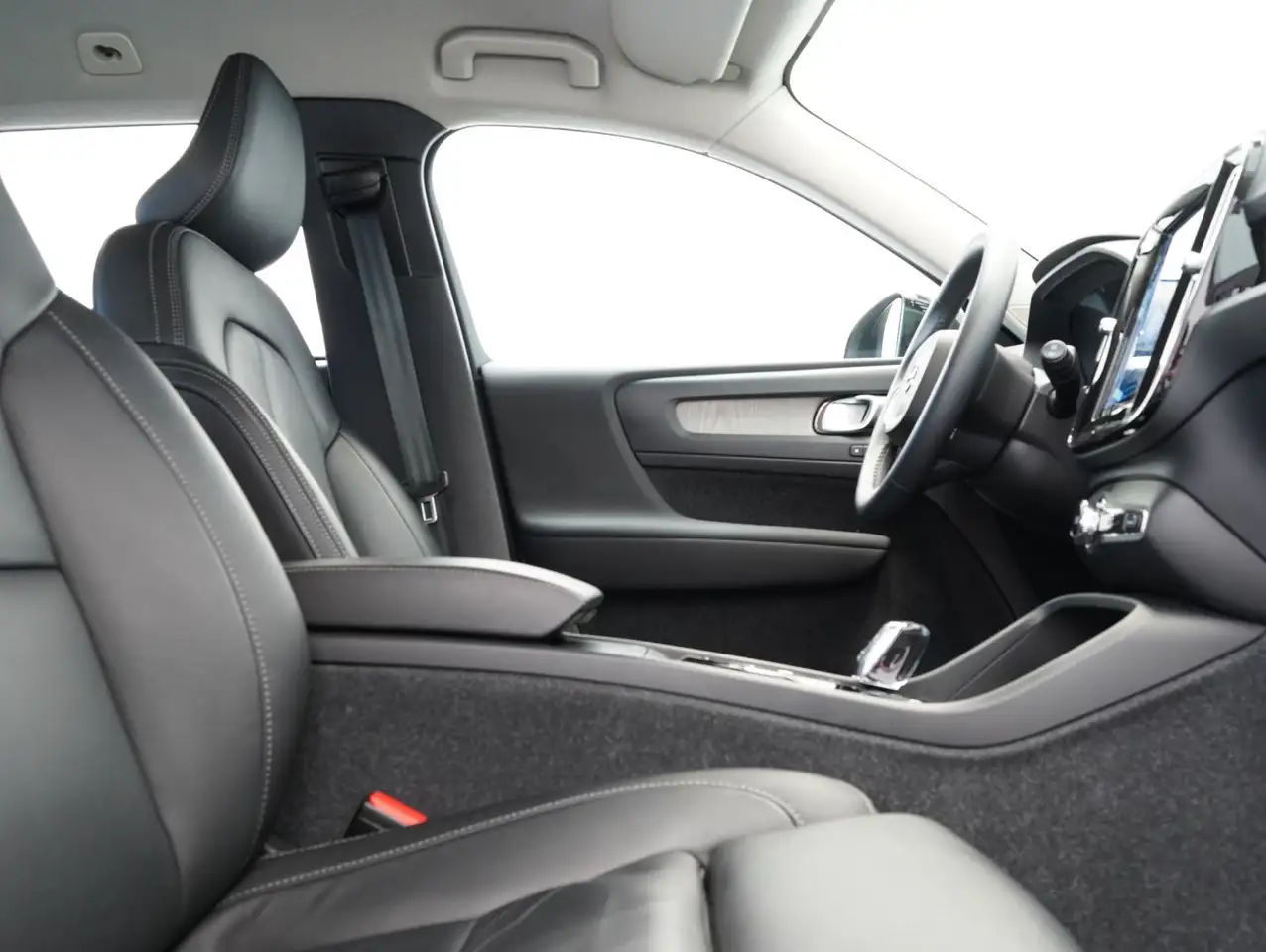 Volvo XC40 B4 B Plus Dark LEDER/NAVI/GOOGLE/LED — Galerie du véhicule 13