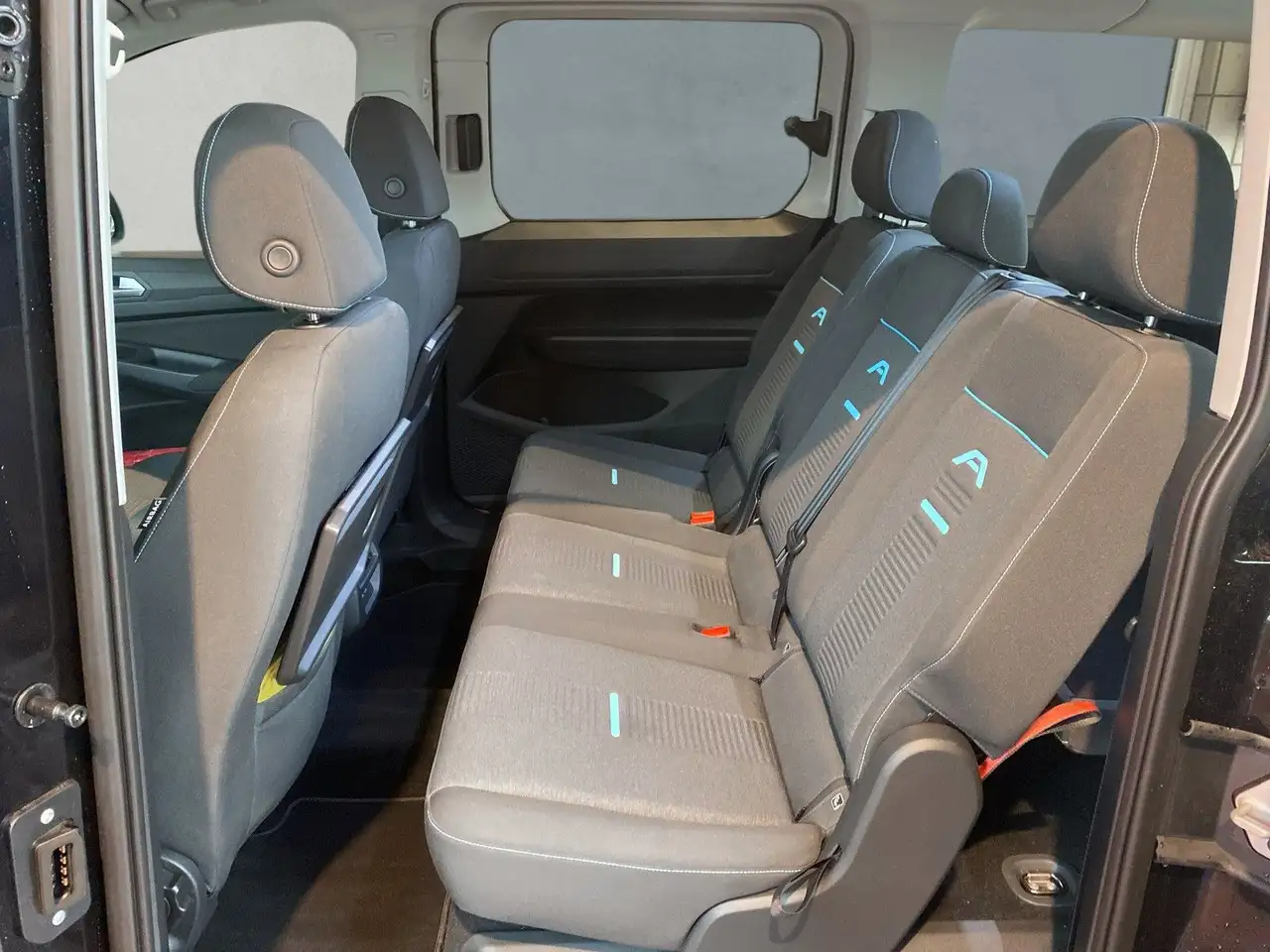 Ford Grand Tourneo Connect PHEV Active — Galería del vehículo 10