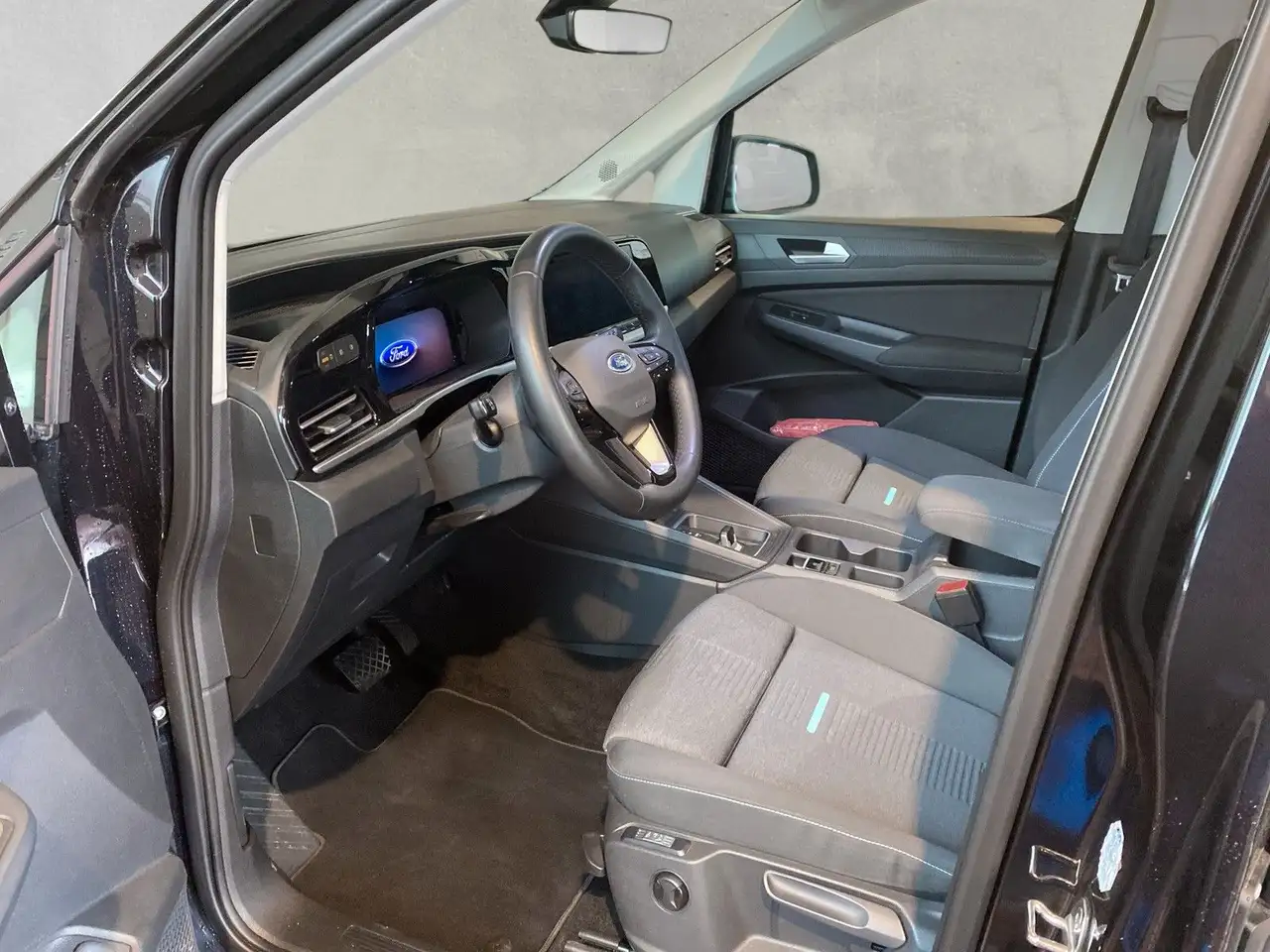 Ford Grand Tourneo Connect PHEV Active — Galería del vehículo 9