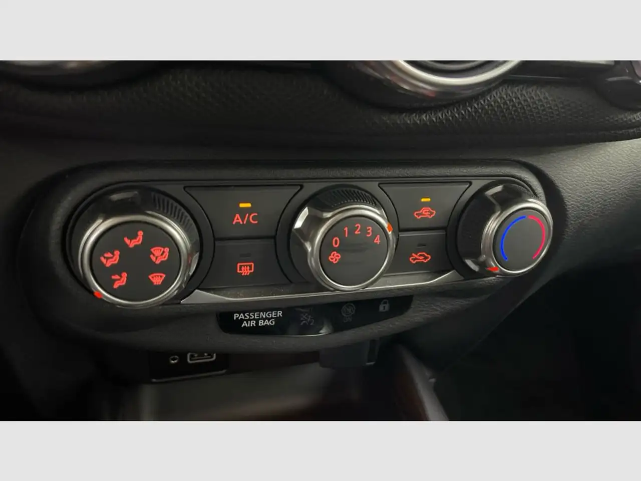 Nissan Juke DIG-T 84 kW (114 CV) 6M/T Acenta — Vehicle gallery 17