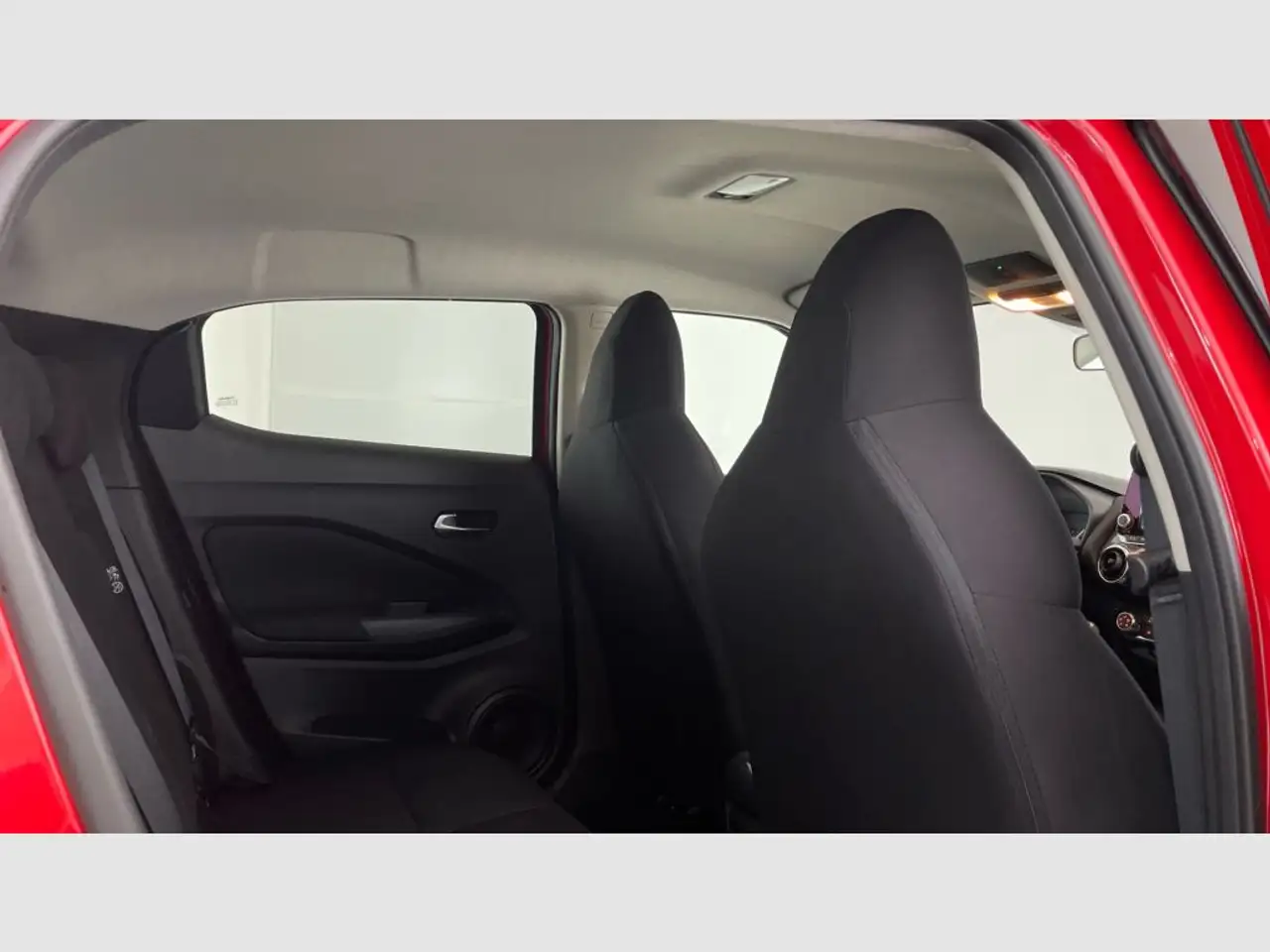 Nissan Juke DIG-T 84 kW (114 CV) 6M/T Acenta — Vehicle gallery 31