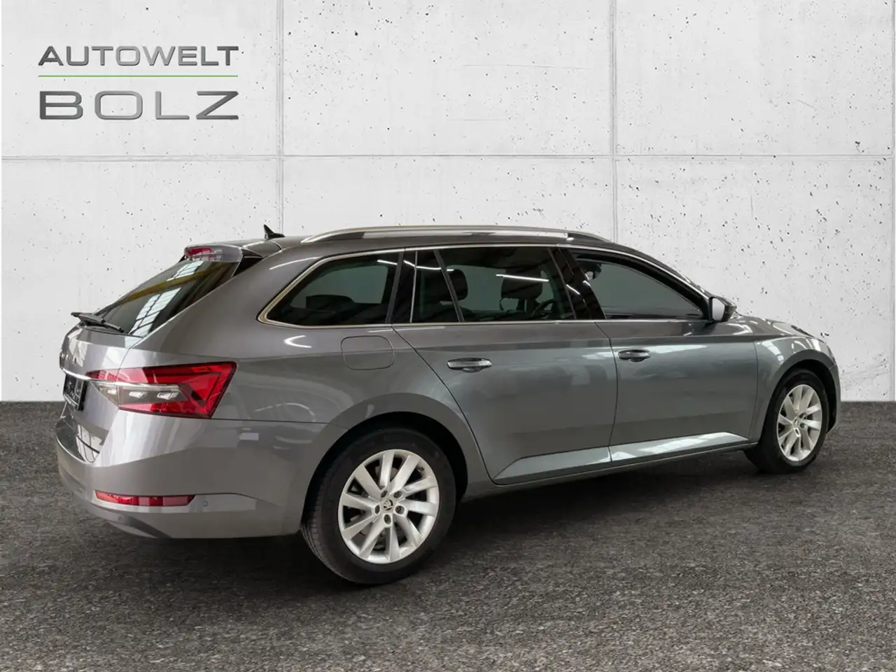 Skoda Superb Combi 1.5 TSI Style SHZ ACC MATRIX-LED — Vehicle gallery 5