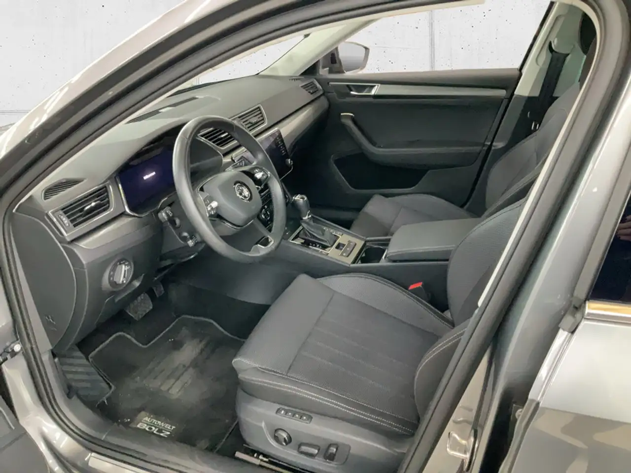 Skoda Superb Combi 1.5 TSI Style SHZ ACC MATRIX-LED — Vehicle gallery 10