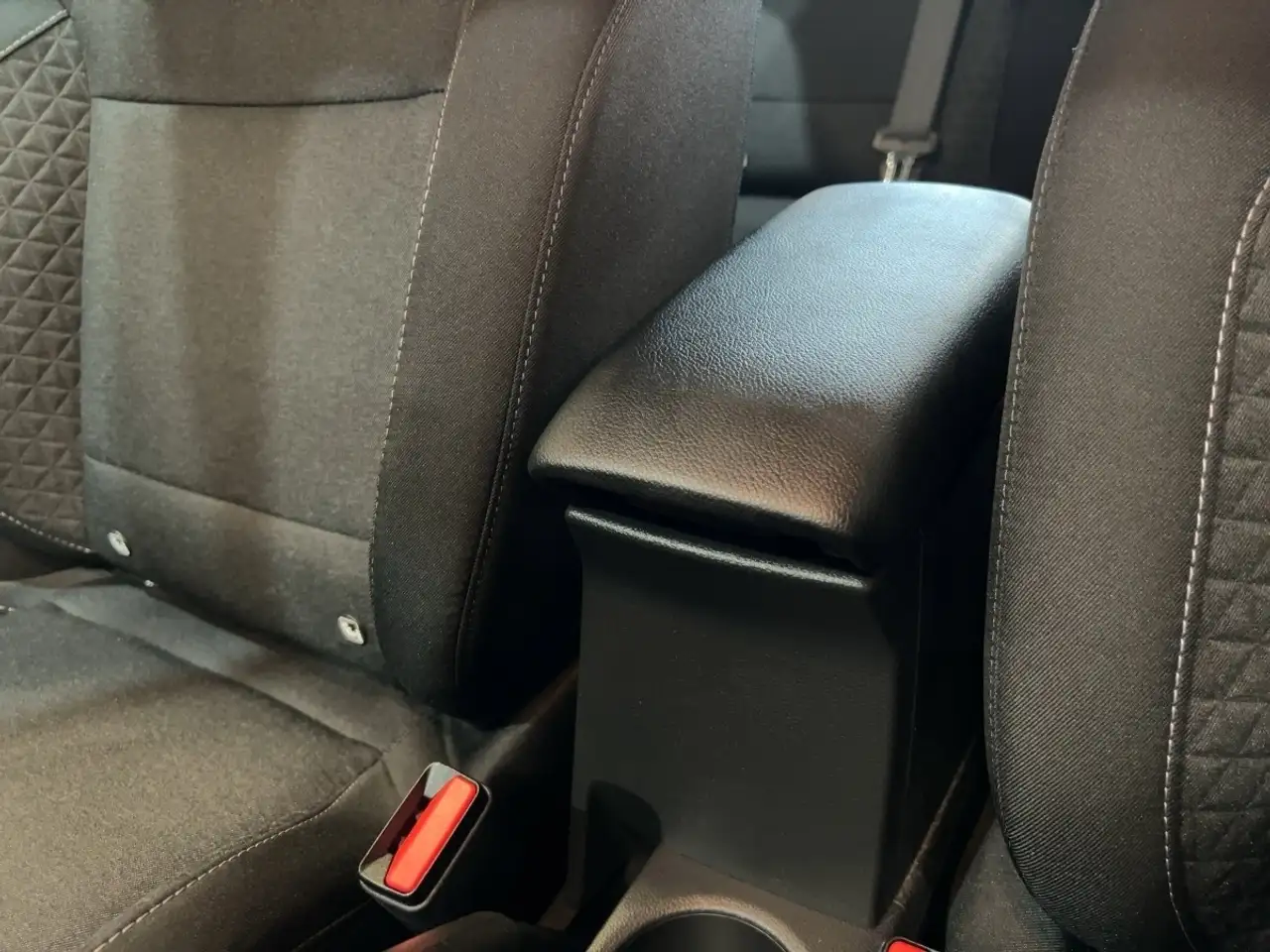 Renault Captur EQUILIBRE TCe 90 SITZHEIZUNG — معرض صور السيارة 18