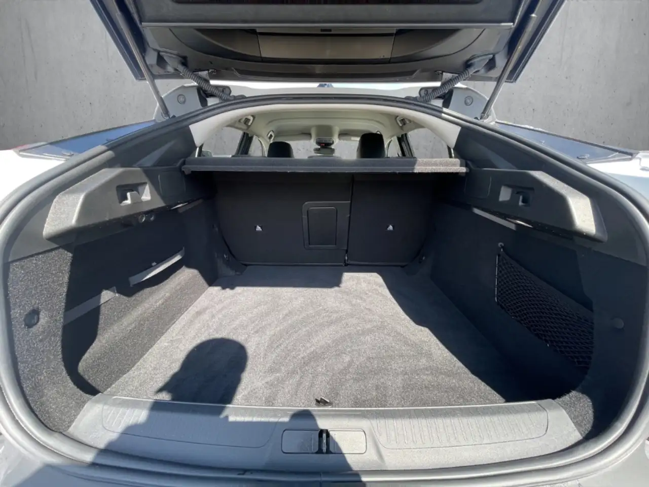 Peugeot 408 Allure PT 130 EAT8 Navi Memory Sitze Kamera LED AC — معرض صور السيارة 7