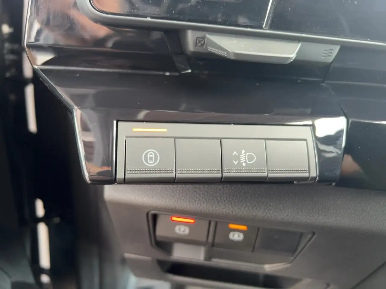 Renault Austral Evolution Mild Hybrid 160 Automatik SHZ BT — معرض صور السيارة 18
