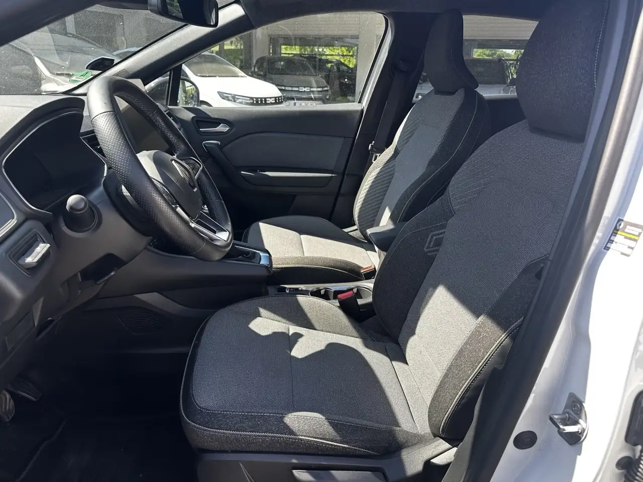 Renault Captur Techno TCe 90 — Vehicle gallery 5