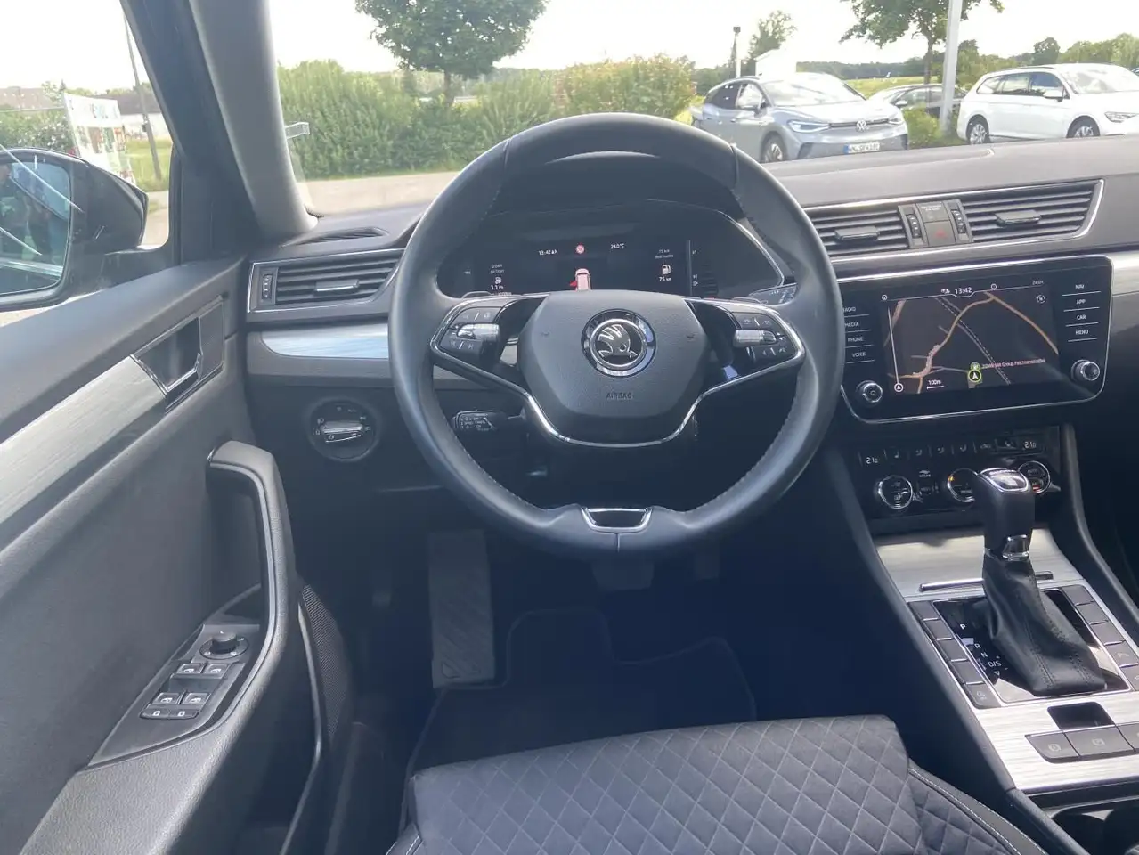 Skoda Superb Combi 1.5 TSI DSG KOMFORT-PLUS+SMART-LINK — Galería del vehículo 8