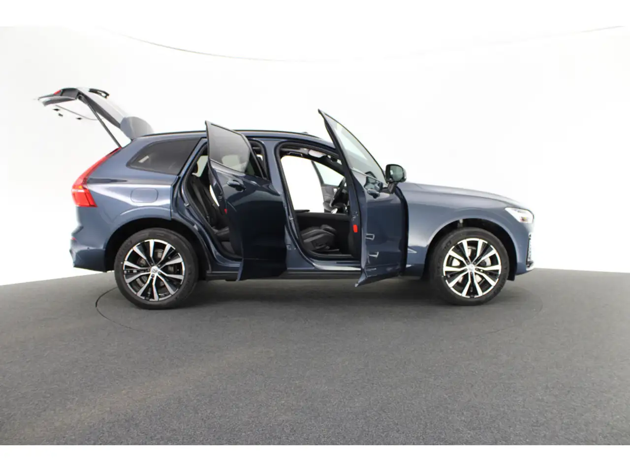 Volvo XC60 B4 Plus Dark 2WD — Galería del vehículo 22
