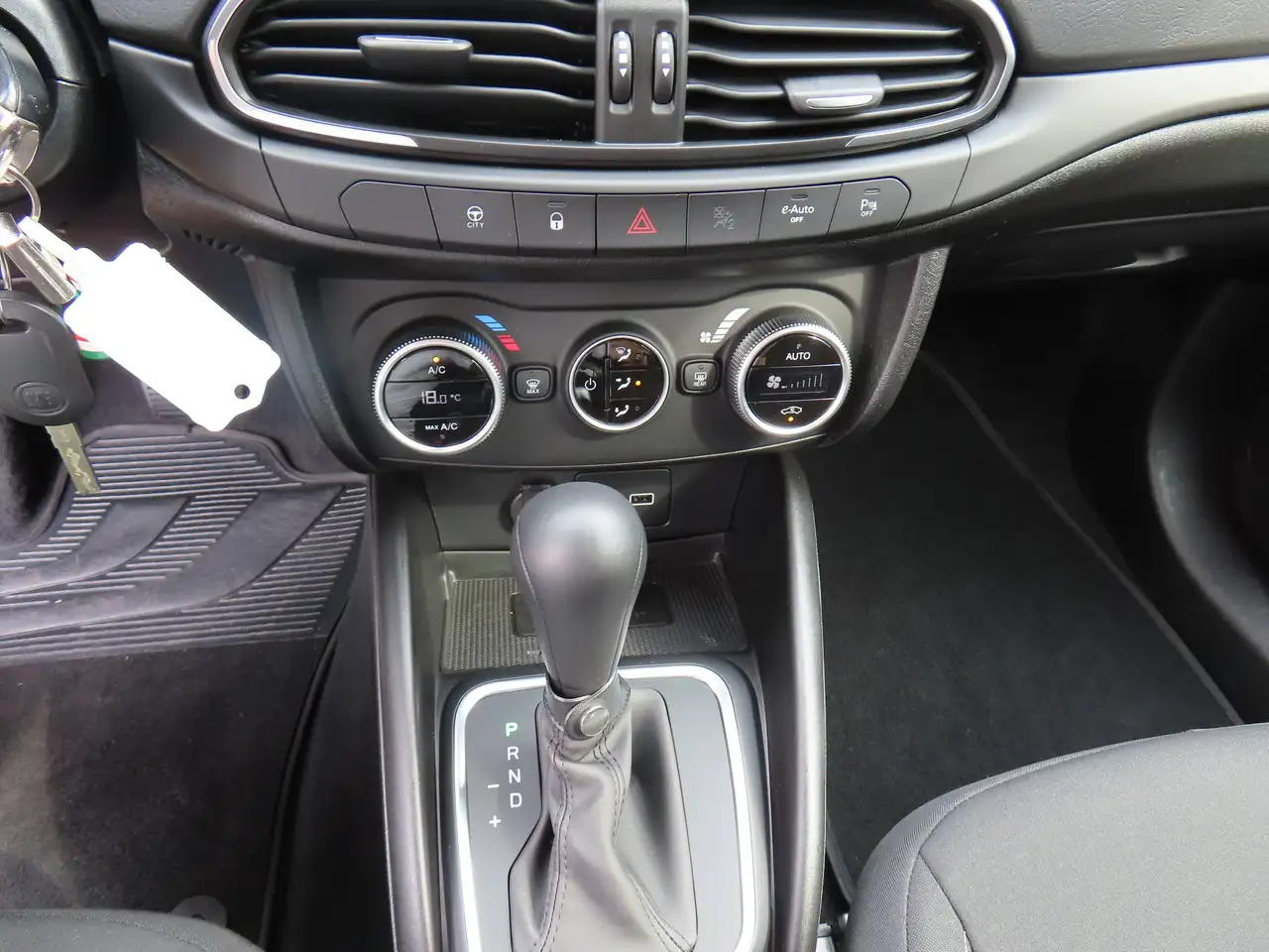 Fiat Tipo Cross Kombi Hybrid 1,5 GSE 96kW(130PS) Automatik — معرض صور السيارة 15