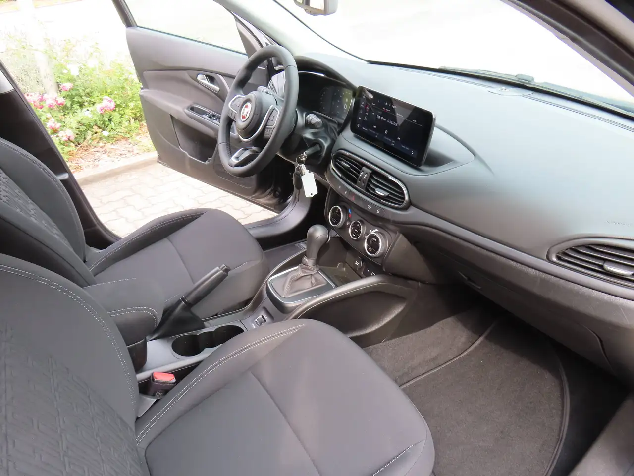 Fiat Tipo Cross Kombi Hybrid 1,5 GSE 96kW(130PS) Automatik — معرض صور السيارة 11