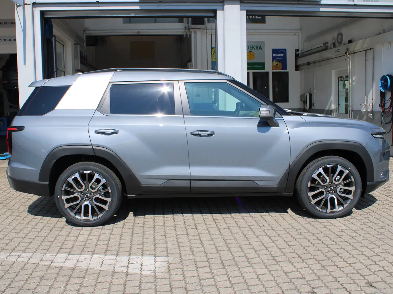 SsangYong Torres **SUPERDEAL 1.5P 2WD 6AT Forest Edition** — معرض صور السيارة 4