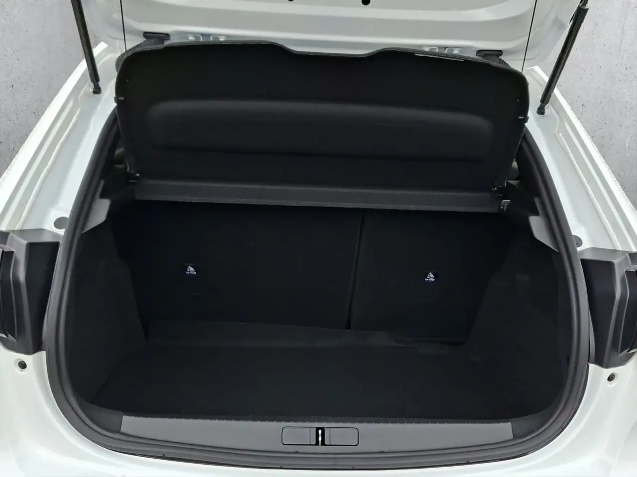 Peugeot 208 1.2 Hybrid 136 GT — معرض صور السيارة 19
