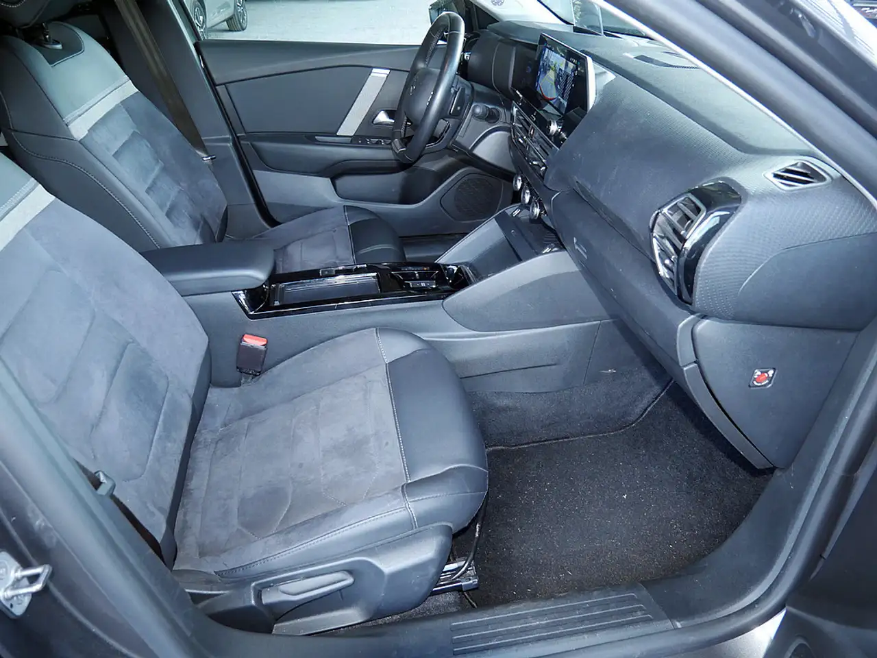 Citroen C4 PureTech 130 Max SHZ NAVI ACC HUD LED 360° — Vehicle gallery 3