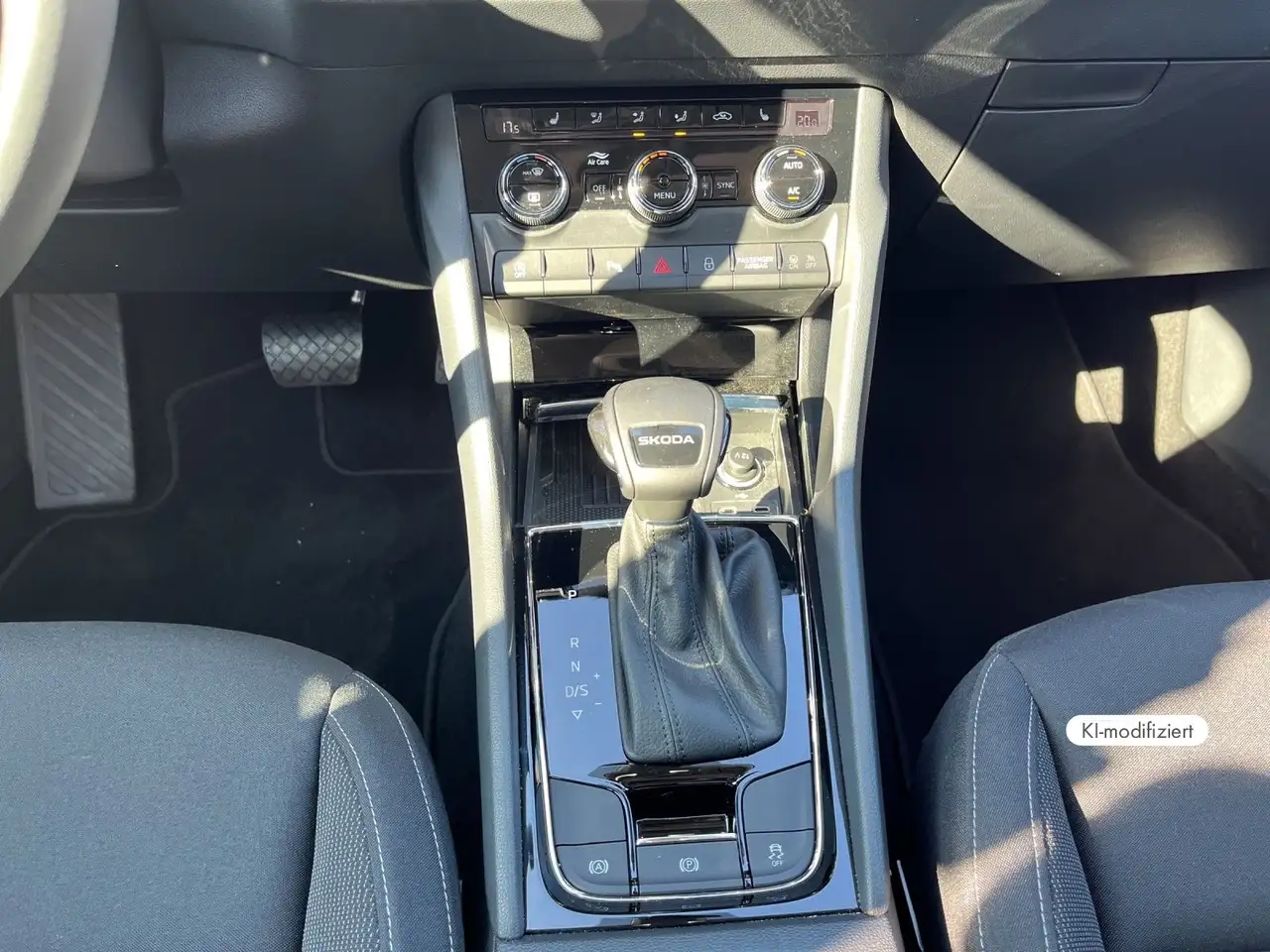 Skoda Karoq 1.5 TSI DSG Drive AHK+ACC+CANTON+Navi+App+ — معرض صور السيارة 11