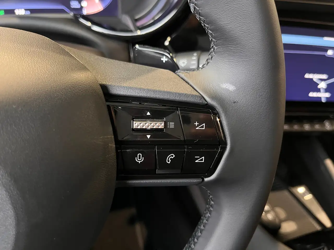 Alfa Romeo Junior Ibrida Speciale - Technologie Paket — معرض صور السيارة 15