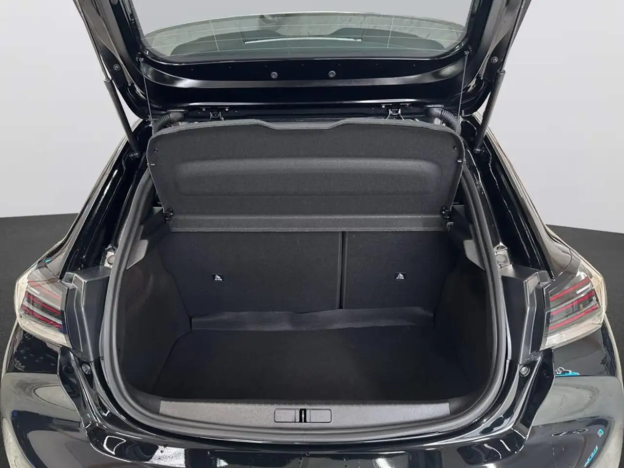 Peugeot 208 1.2 PureTech 100 Active — Vehicle gallery 6