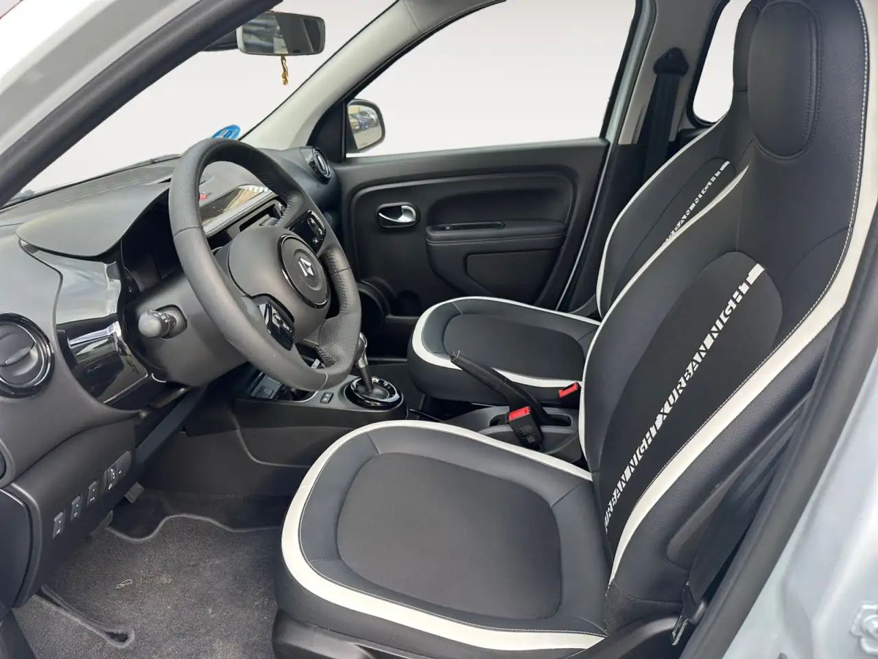 Renault Twingo Urban Night 60 kW R80 batería 20kWh — معرض صور السيارة 10