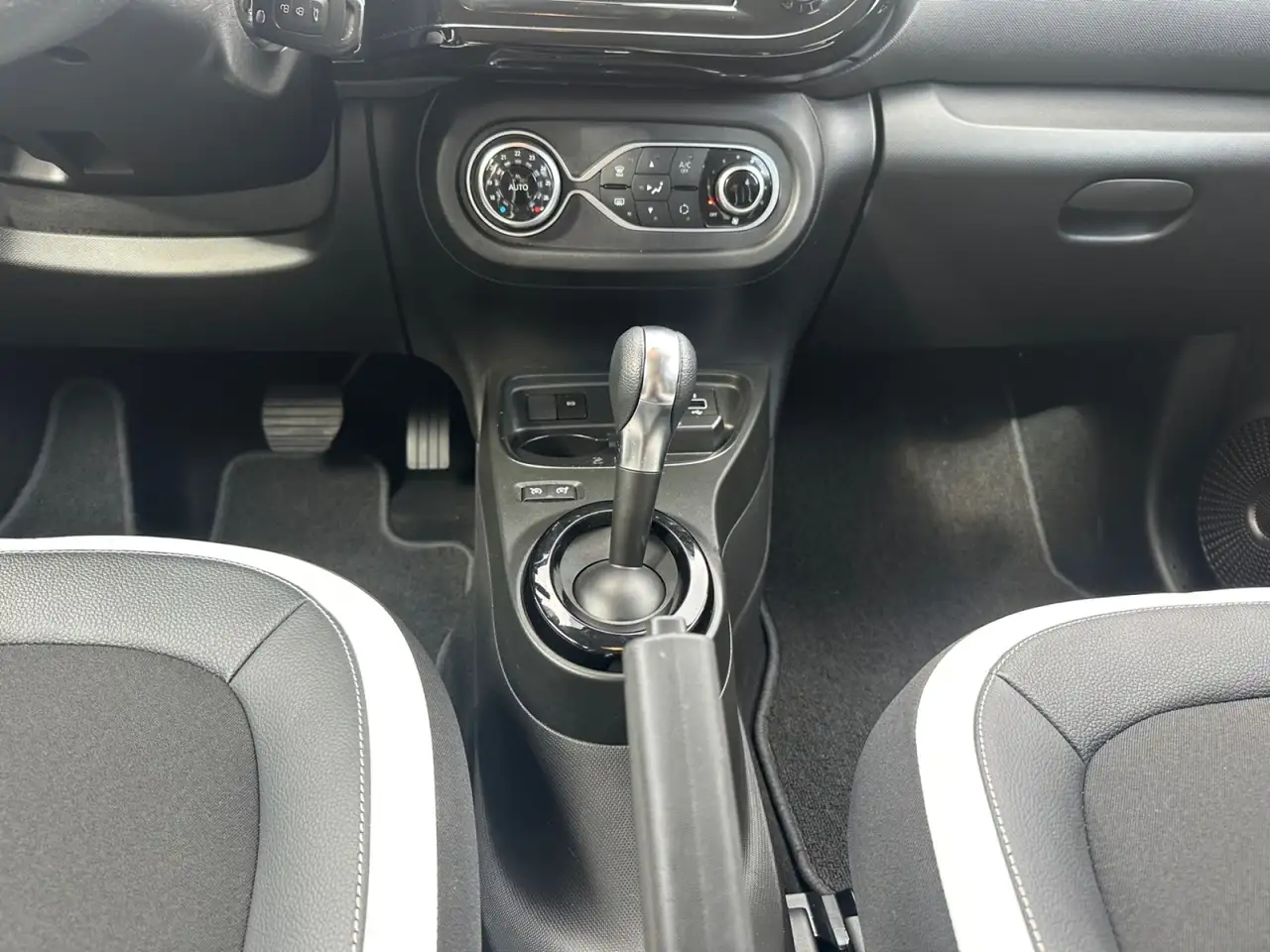 Renault Twingo Urban Night 60 kW R80 batería 20kWh — معرض صور السيارة 8