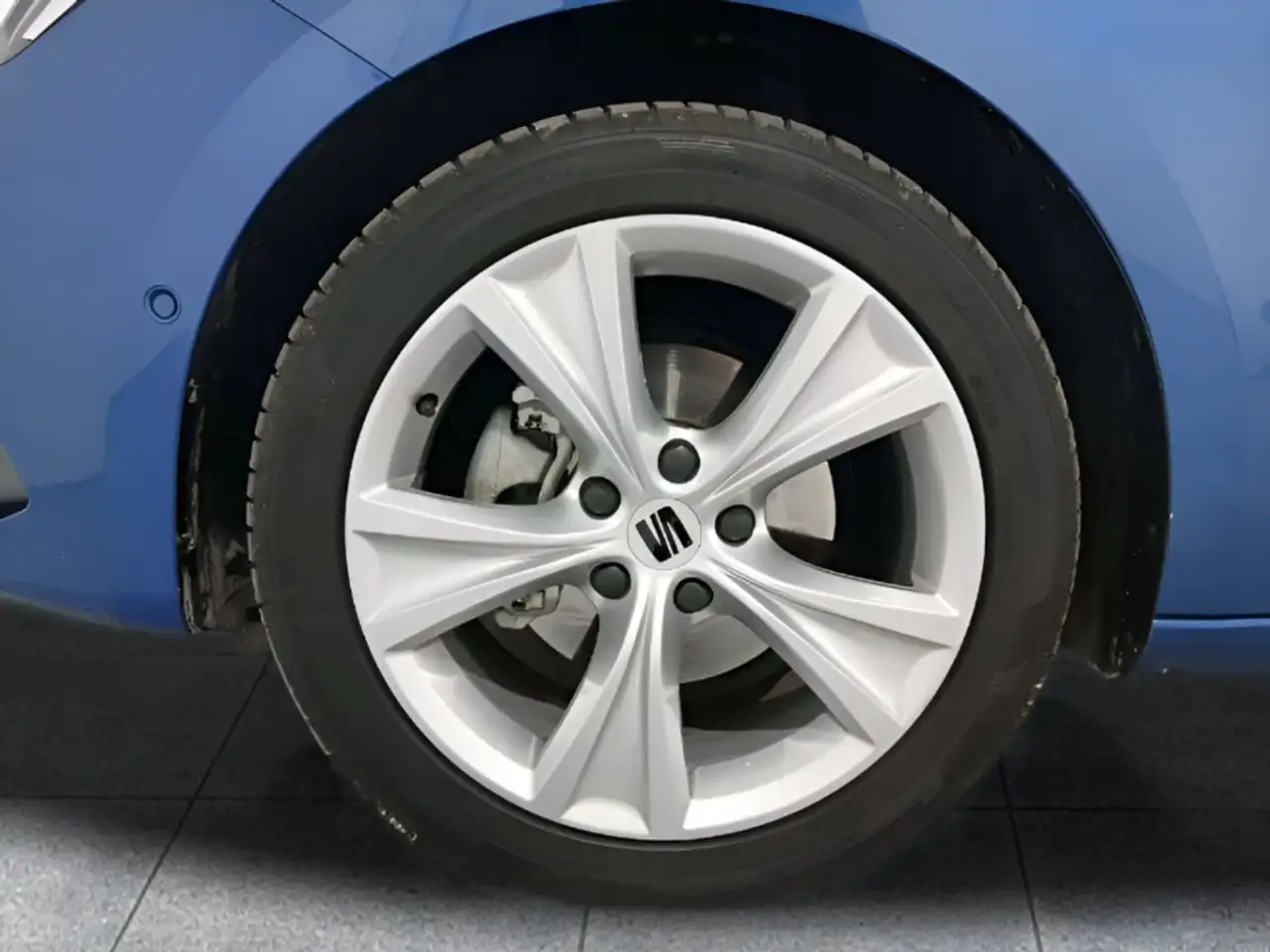 SEAT Leon 1.0 eTSI S&S FR 25º Aniversario DSG-7 110 — Galerie du véhicule 21
