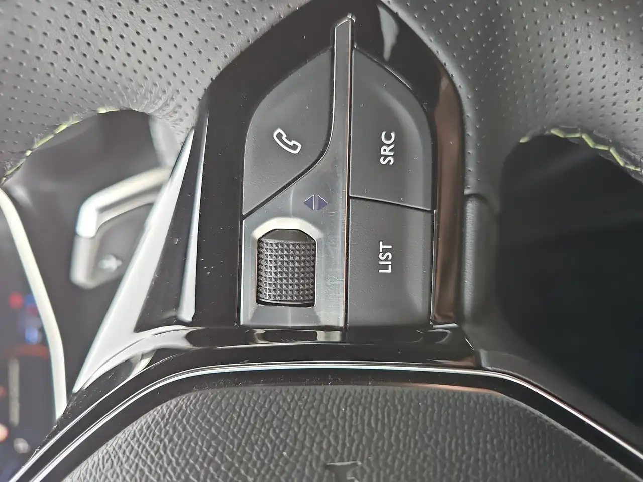 Peugeot 208 Hybrid 100 e-DSC6 GT ACC LED PDC 360 Kam. AUT — Galería del vehículo 19